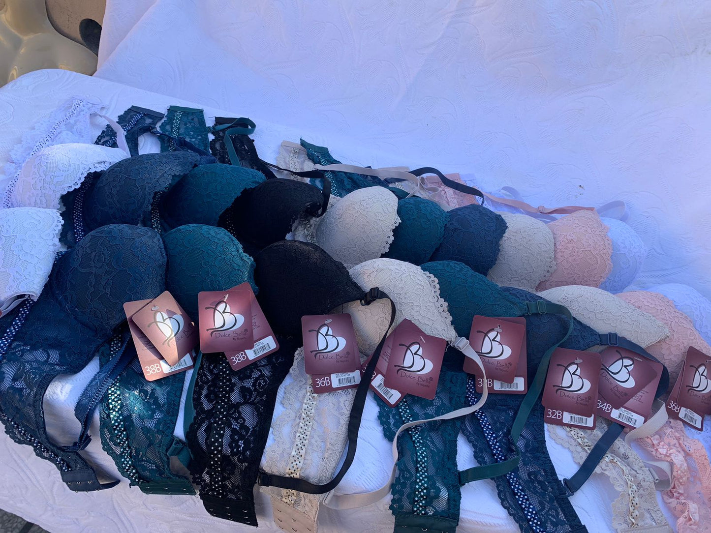 Imported Luxury Lace Push-Up Bra – Amazon Quality (White / Blue / Black / Nude / Skin / Pink / Midnight Blue)+ FREE GIFT