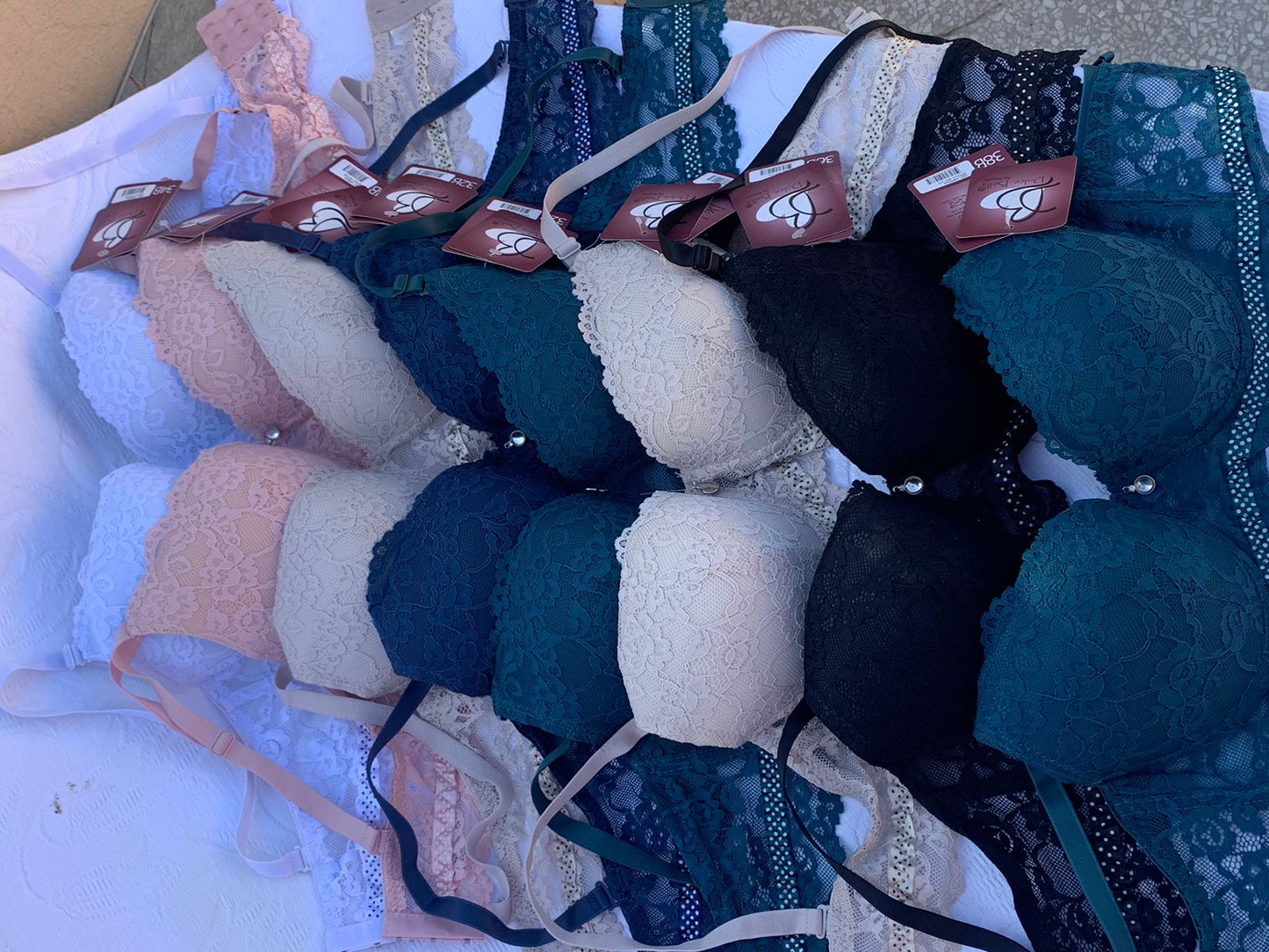 Imported Luxury Lace Push-Up Bra – Amazon Quality (White / Blue / Black / Nude / Skin / Pink / Midnight Blue)+ FREE GIFT